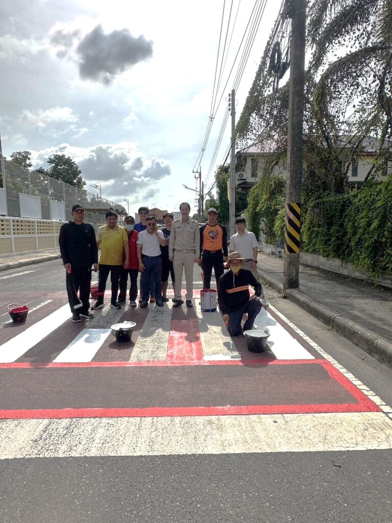 ลงพื้นที่ ตีเส้นทางม้าลาย บริเวณหน้าโรงเรียนบุญญวิทยาคารและโรงเรียนวัฒนานุศาสน์