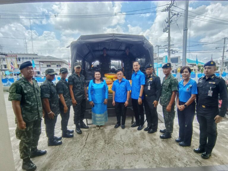 ส่งมอบสิ่งของอุปโภคบริโภค เพื่อสนับสนุนกำลังพลที่ปฏิบัติหน้าที่ตามแนวชายแดน – กัมพูชา