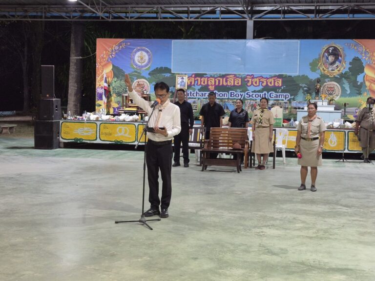 พิธีชุมนุมรอบกองไฟ(Camp Fire) โครงการจัดกิจกรรมพัฒนาผู้เรียนตามหลักสูตรสถานศึกษา ในกิจกรรมเข้าค่ายลูกเสือ – เนตรนารีสามัญ