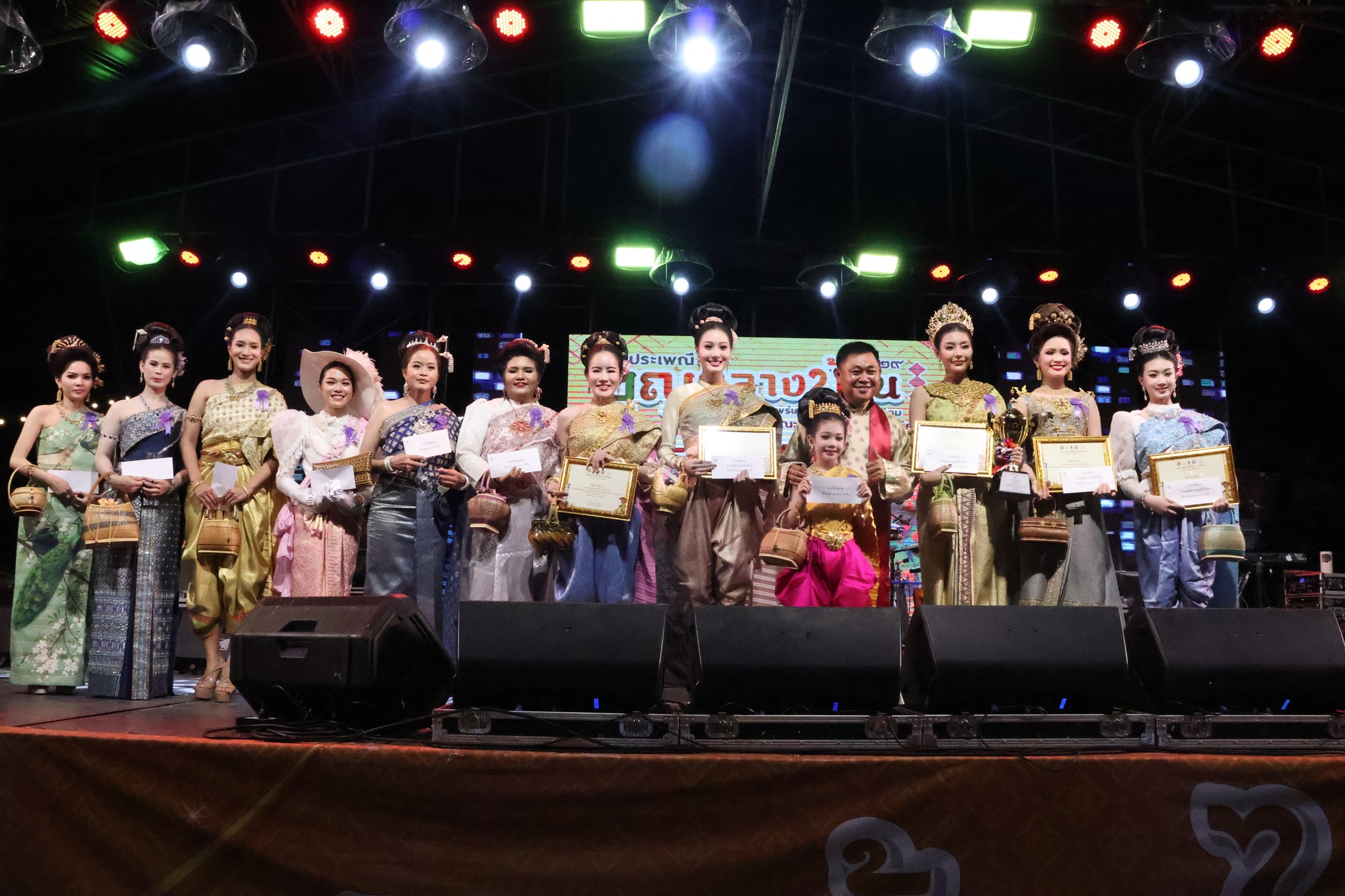 ผลการประกวดการแต่งกาย “หิ้วตะกร้า-นุ่งผ้าไทย” งานประเพณีบุญกลางบ้าน ครั้งที่ 29