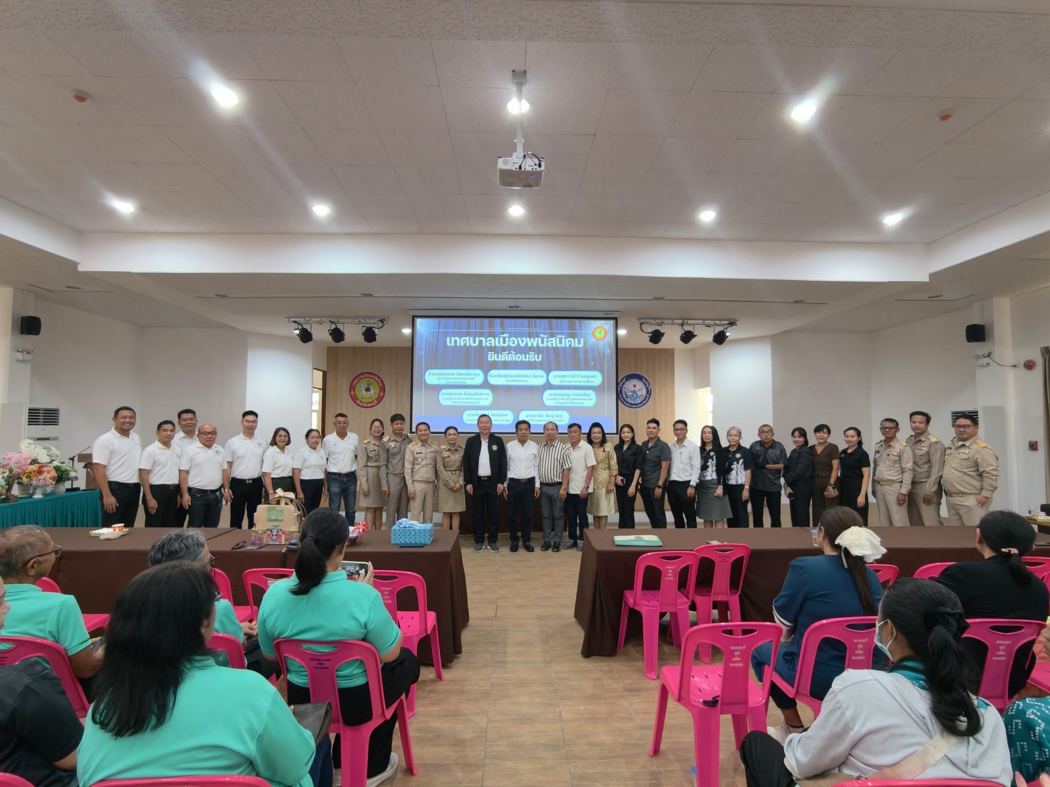 เทศบาลเมืองพนัสนิคม ร่วมต้อนรับ ข้าราชการโอน(ย้าย) มาดำรงตำแหน่งสายงานผู้บริหาร ในสังกัดเทศบาลเมืองพนัสนิคม